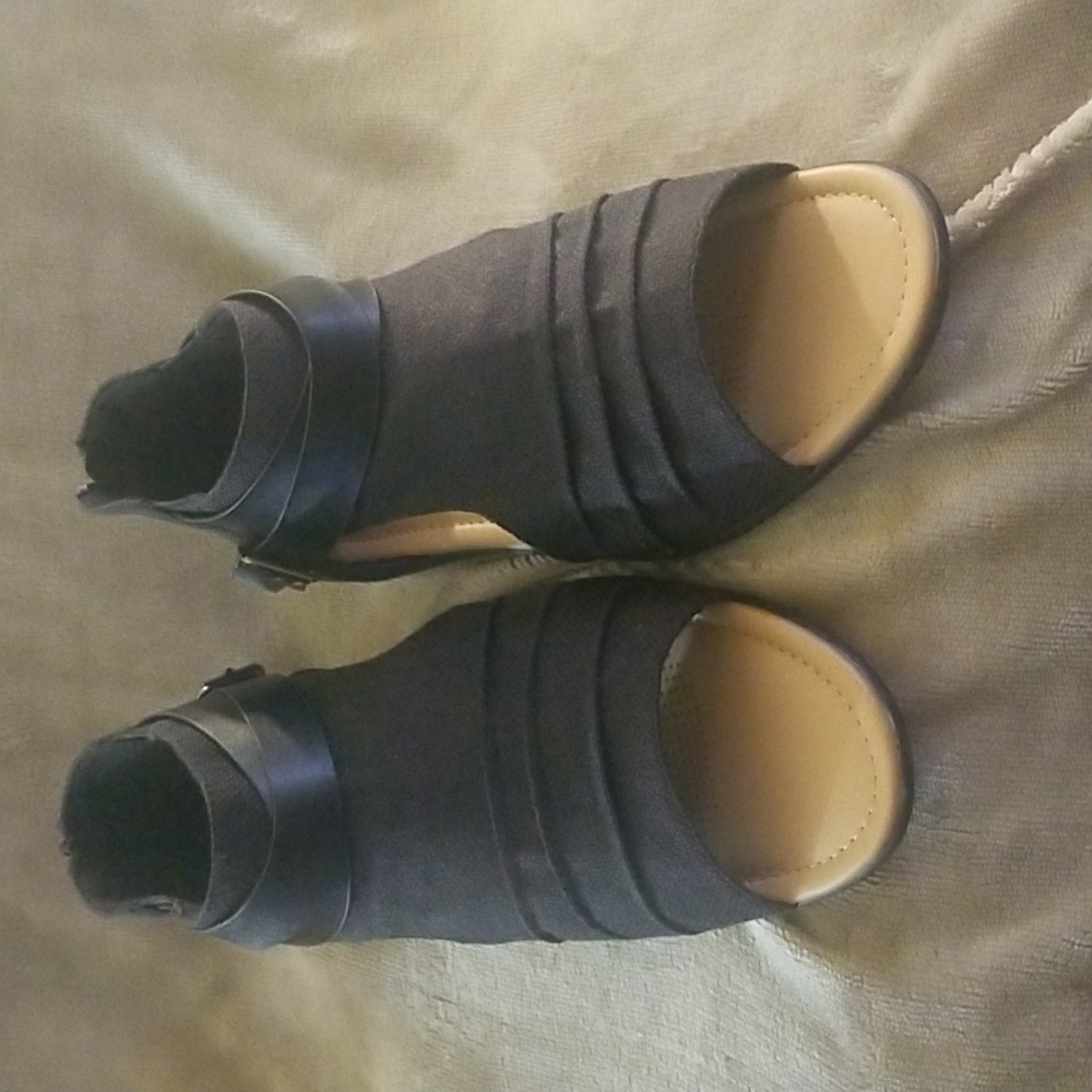 Comfortview Black Strappy Sandals